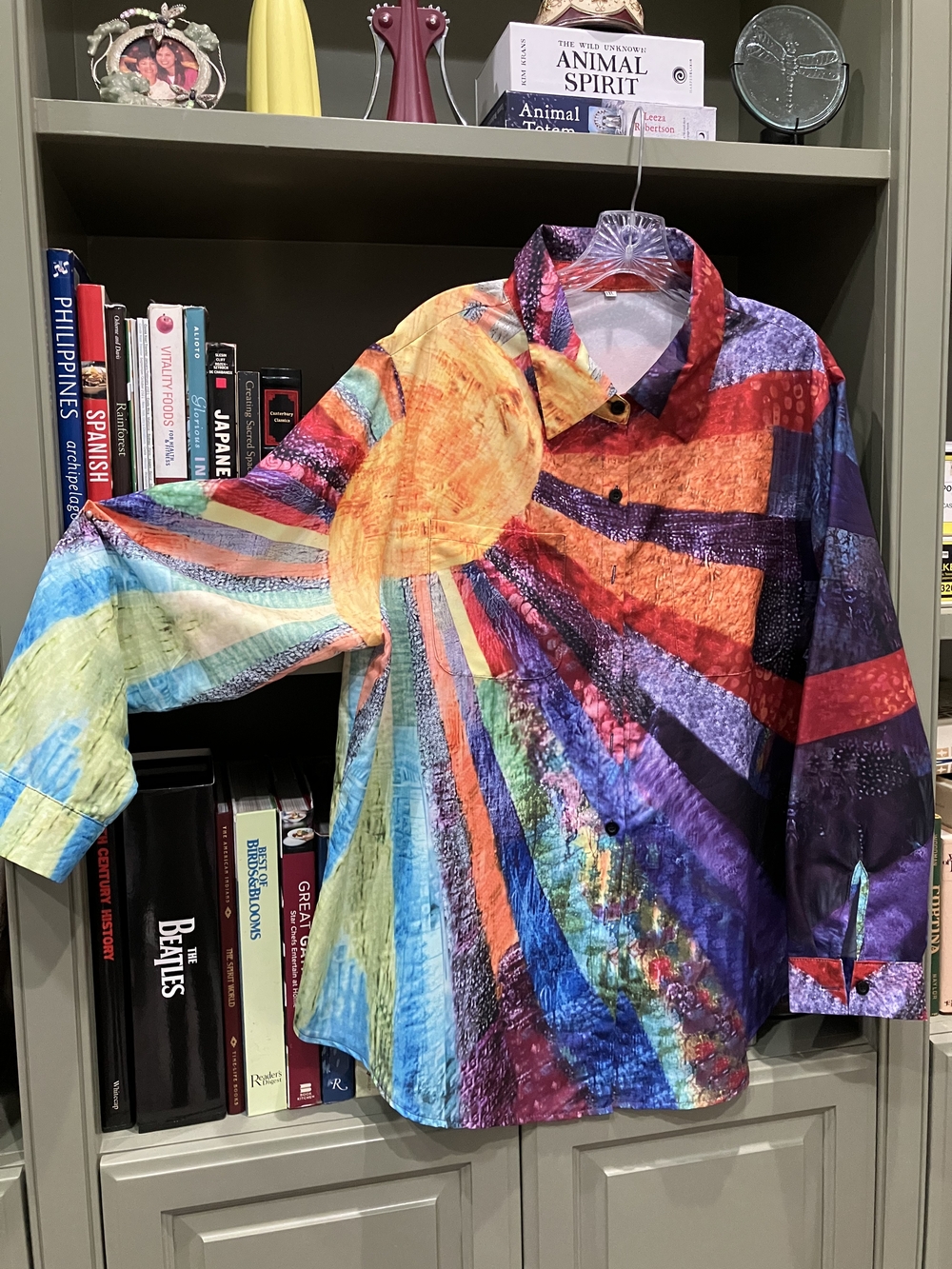 Storybook 📖 Sunburst 🌞 Top 1XL Multicolor 🌈 Abstract Print 🐛Teacher Friendly